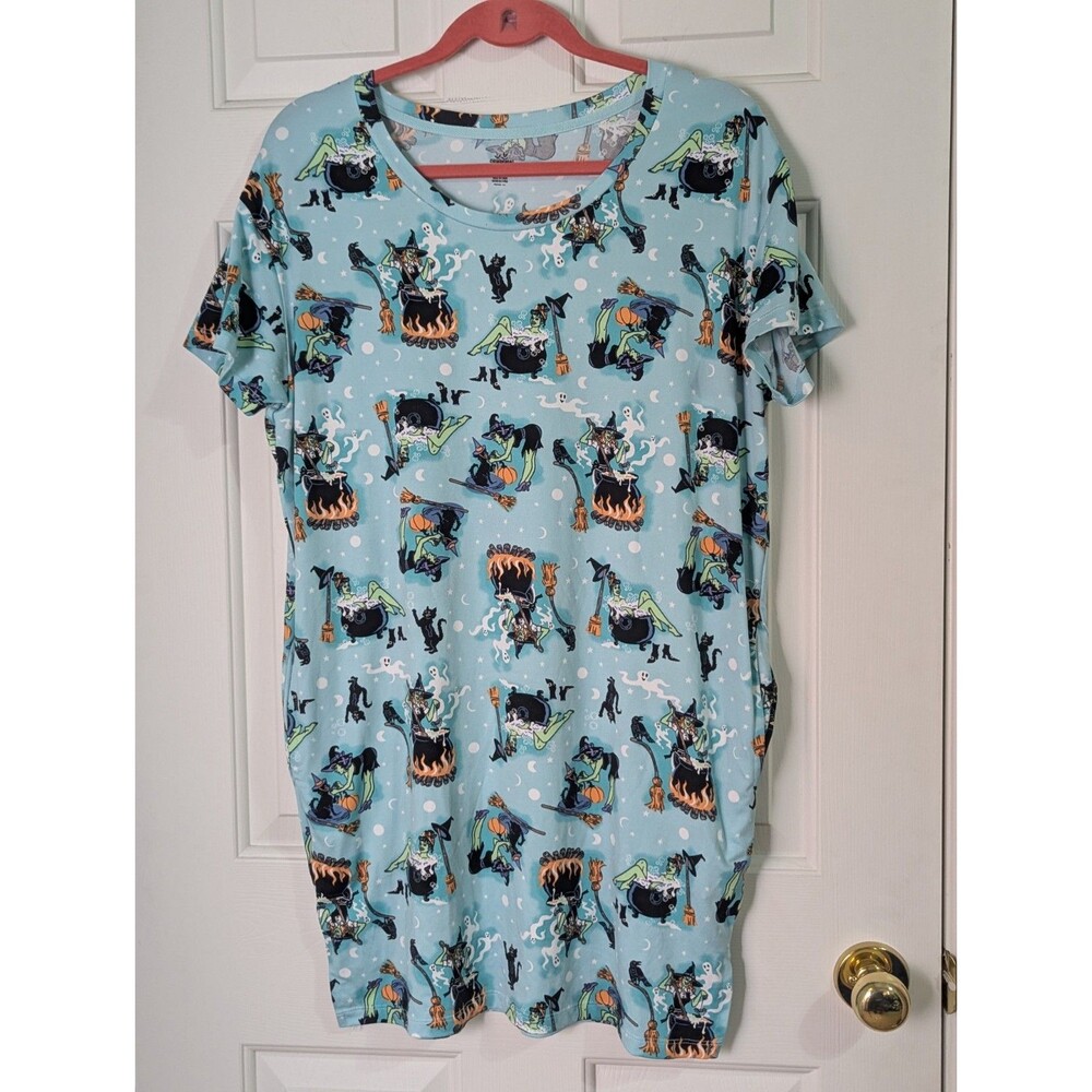 Celebrate Halloween Sleep Shirt Womens SMALL Witch Cauldron Ghost Stretch Pocket